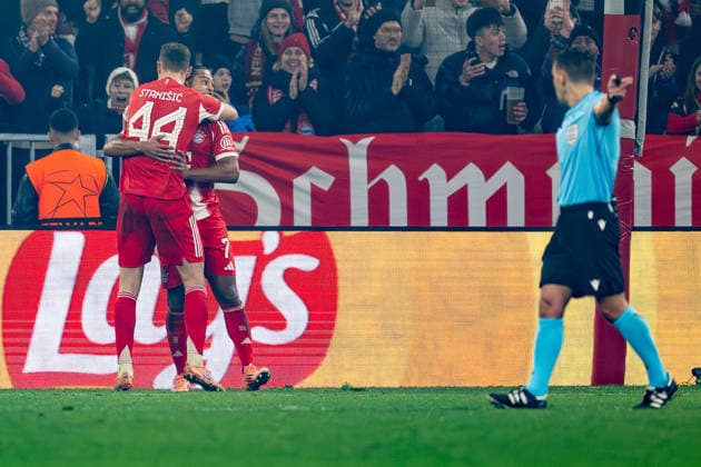 Josip Stanisic (FC Bayern Muenchen, 44) bejubelt mit Serge Gnabry (FC Bayern Muenchen, 7) dessen Tor zum 1:1 - Ausgleich GER, FC Bayern Muenchen vs. Sporting Lissabon SCP, Fussball, Champions League, Ligaphase 6. Spieltag, Saison 2025 2026, 09.12.2025. (DFL DFB REGULATIONS PROHIBIT ANY USE OF PHOTOGRAPHS as IMAGE SEQUENCES and or QUASI-VIDEO). GER, FC Bayern Muenchen vs. Sporting Lissabon SCP, Fussball, Champions League, Ligaphase 6. Spieltag, Saison 2025 2026, 09.12.2025. Muenchen Copyright: xEibner-Pressefoto HeikexFeinerx EP_HFR