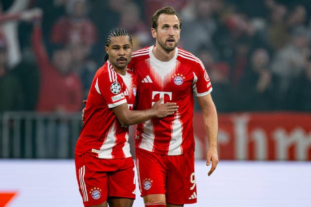 Harry Kane (FC Bayern Muenchen, 9) bejubelt mit Serge Gnabry (FC Bayern Muenchen, 7) dessen Tor zum 1:1 - Ausgleich GER, FC Bayern Muenchen vs. Sporting Lissabon SCP, Fussball, Champions League, Ligaphase 6. Spieltag, Saison 2025 2026, 09.12.2025. (DFL DFB REGULATIONS PROHIBIT ANY USE OF PHOTOGRAPHS as IMAGE SEQUENCES and or QUASI-VIDEO). GER, FC Bayern Muenchen vs. Sporting Lissabon SCP, Fussball, Champions League, Ligaphase 6. Spieltag, Saison 2025 2026, 09.12.2025. Muenchen Copyright: xEibner-Pressefoto HeikexFeinerx EP_HFR