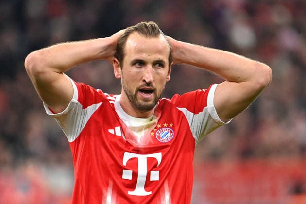 Harry KANE (Bayern Muenchen) Enttaeuschung,Frust,enttaeuscht, frustriert,niedergeschlagen, Aktion,Einzelbild,angeschnittenes Einzelmotiv,Halbfigur,halbe Figur. Fussball Champions League,Saison 2025 26, Ligaphase FC Bayern Muenchen - Sporting CP 3-1 am 09.12..2025. A L L I A N Z A R E N A.