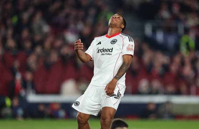 09.12.2025, Fussball UEFA Champions League, FC Barcelona, Barca - Eintracht Frankfurt, v.l., Jessic Ngankam (Eintracht Frankfurt) enttaeuscht, enttaeuscht schauend, dissapointed, traurig, frustiert, frust, gefrustet, frustrated DFL DFB REGULATIONS PROHIBIT ANY USE OF PHOTOGRAPHS AS IMAGE SEQUENCES AND OR QUASI-VIDEO. xdcx Copyright: HMBxMedia Claus