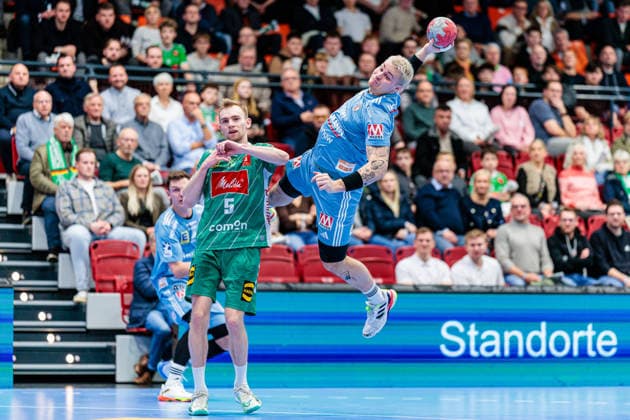 v.l. Florian Kranzmann (GWD Minden, 05), Marek Nissen (HC Erlangen, 06) GER, GWD Minden vs. HC Erlangen, Handball, 1. Bundesliga, 16. Spieltag, Spielzeit 2025 2026, 10.12.2025 GER, GWD Minden vs. HC Erlangen, Handball, 1. Bundesliga, 16. Spieltag, Spielzeit 2025 2026, 10.12.2025 Luebbecke Copyright: xEibner-Pressefoto JanxRollingerx EP_JSK
