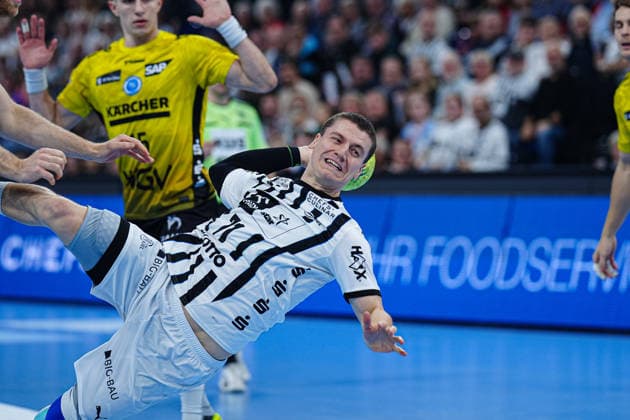 Wurf Tor Elias Ellefsen a Skipagotu (THW Kiel, 71) GER, THW Kiel vs. TVB Stuttgart, Handball, 1. Bundesliga, Spieltag 16, Saison 2025 2026, 10.12.2025 GER, THW Kiel vs. TVB Stuttgart, Handball, 1. Bundesliga, Spieltag 16, Saison 2025 2026, 10.12.2025 Kiel Copyright: xEibner-Pressefoto MarcelxvonxFehrnx EP_MFN