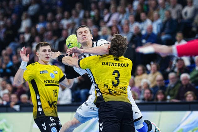 Wurf Tor Elias Ellefsen a Skipagotu (THW Kiel, 71) GER, THW Kiel vs. TVB Stuttgart, Handball, 1. Bundesliga, Spieltag 16, Saison 2025 2026, 10.12.2025 GER, THW Kiel vs. TVB Stuttgart, Handball, 1. Bundesliga, Spieltag 16, Saison 2025 2026, 10.12.2025 Kiel Copyright: xEibner-Pressefoto MarcelxvonxFehrnx EP_MFN