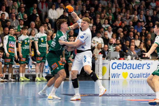 Victor KLOEVE (FRISCH AUF! Goeppingen, 07), Lukas HUTECEK (TBV Lemgo Lippe, 02) GER, FRISCH AUF! Goeppingen vs. TBV Lemgo, Handball, Bundesliga, 16. Spieltag, Spielzeit 2025 2026, 10.12.2025, GER, FRISCH AUF! Goeppingen vs. TBV Lemgo, Handball, Bundesliga, 16. Spieltag, Spielzeit 2025 2026, 10.12.2025, Goeppingen Copyright: xEibnerxPressefoto OliverxSchmidtx EP_OST