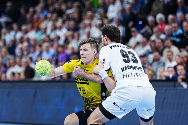 Simone Mengon (TVB Stuttgart, 15), Veron Nacinovic (THW Kiel, 93) GER, THW Kiel vs. TVB Stuttgart, Handball, 1. Bundesliga, Spieltag 16, Saison 2025 2026, 10.12.2025 GER, THW Kiel vs. TVB Stuttgart, Handball, 1. Bundesliga, Spieltag 16, Saison 2025 2026, 10.12.2025 Kiel Copyright: xEibner-Pressefoto MarcelxvonxFehrnx EP_MFN