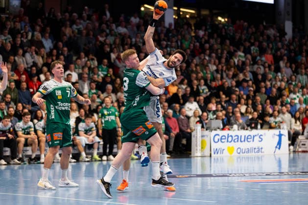 Ymir GISLASON (FRISCH AUF! Goeppingen, 33), Tim SUTON (TBV Lemgo Lippe, 23) GER, FRISCH AUF! Goeppingen vs. TBV Lemgo, Handball, Bundesliga, 16. Spieltag, Spielzeit 2025 2026, 10.12.2025, GER, FRISCH AUF! Goeppingen vs. TBV Lemgo, Handball, Bundesliga, 16. Spieltag, Spielzeit 2025 2026, 10.12.2025, Goeppingen Copyright: xEibnerxPressefoto OliverxSchmidtx EP_OST