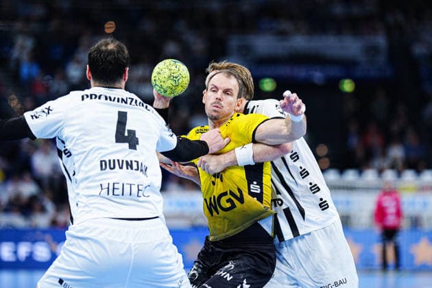 Domagoj Duvnjak (THW Kiel, 04), Kai Haefner (TVB Stuttgart, 34), Petter Oeverby (THW Kiel, 11) GER, THW Kiel vs. TVB Stuttgart, Handball, 1. Bundesliga, Spieltag 16, Saison 2025 2026, 10.12.2025 GER, THW Kiel vs. TVB Stuttgart, Handball, 1. Bundesliga, Spieltag 16, Saison 2025 2026, 10.12.2025 Kiel Copyright: xEibner-Pressefoto MarcelxvonxFehrnx EP_MFN