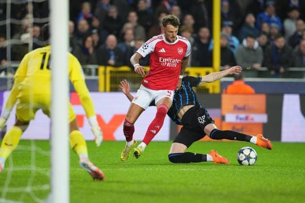 Ben White of Arsenal is tackled by Joaquin Seys of Club Brugge Club Brugge v Arsenal, UEFA Champions League, Group Stage, Football, Jan Breydel Stadium, Brugge, Belgium - 10 Dec 2025Brugge Jan Breydel Stadium Belgium EDITORIAL USE ONLY No use with unauthorised audio, video, data, fixture lists, club league logos or live services. Online in-match use limited to 120 images, no video emulation. No use in betting, games or single club league player publications. Copyright: xDavidxWinter Shutterstockx 16009951ad