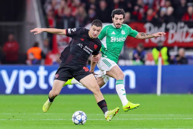 Ibrahim Maza (Bayer 04 Leverkusen) und Tino Livramento (Newcastle United) kaempfen um den Ball, UEFA Champions League 2025 26 League Phase MD6, Bayer 04 Leverkusen v Newcastle United FC, BayArena am 10. December 2025 in Leverkusen, Deutschland. (Foto von Marco Steinbrenner DeFodi Images) Ibrahim Maza (Bayer 04 Leverkusen) und Tino Livramento (Newcastle United) battle for the ball, UEFA Champions League 2025 26 League Phase MD6, Bayer 04 Leverkusen v Newcastle United FC, BayArena, December 10, 2025 in Leverkusen, Germany. (Photo by Marco Steinbrenner DeFodi Images)
