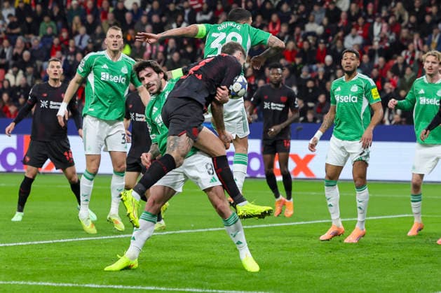Robert Andrich (Bayer 04 Leverkusen) erzielt mit dem Kopf das Tor zum 1:0, UEFA Champions League 2025 26 League Phase MD6, Bayer 04 Leverkusen v Newcastle United FC, BayArena am 10. December 2025 in Leverkusen, Deutschland. (Foto von Marco Steinbrenner DeFodi Images) Robert Andrich (Bayer 04 Leverkusen) scores the goal to make it 1-0 with his head, UEFA Champions League 2025 26 League Phase MD6, Bayer 04 Leverkusen v Newcastle United FC, BayArena, December 10, 2025 in Leverkusen, Germany. (Photo by Marco Steinbrenner DeFodi Images)