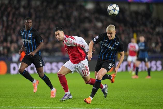 Gabriel Martinelli of Arsenal and Hugo Siquet of Club Brugge Club Brugge v Arsenal, UEFA Champions League, Group Stage, Football, Jan Breydel Stadium, Brugge, Belgium - 10 Dec 2025Brugge Jan Breydel Stadium Belgium EDITORIAL USE ONLY No use with unauthorised audio, video, data, fixture lists, club league logos or live services. Online in-match use limited to 120 images, no video emulation. No use in betting, games or single club league player publications. Copyright: xDavidxWinter Shutterstockx 16009951ba