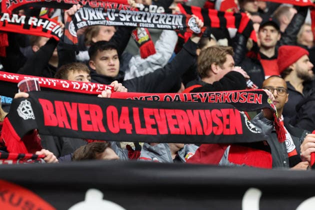 10.12.2025, xrekx, Fussball UEFA Champions League, Bayer 04 Leverkusen - Newcastle United v.l. Leverkusen Fans ,Stimmung, Schals, Trikot, Fahne, Banner, Ultras, Zuschauer, Besucher, Choreo, Choreografie, atmosphere, spectators, Visitors (DFL DFB REGULATIONS PROHIBIT ANY USE OF PHOTOGRAPHS as IMAGE SEQUENCES and or QUASI-VIDEO) Leverkusen