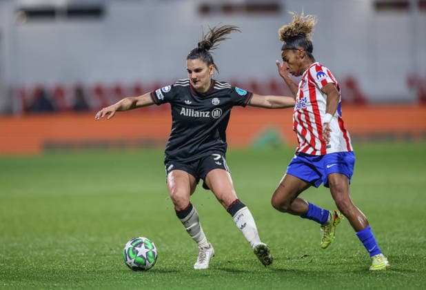 ESP, Madrid, Atletico Madrid vs FC Bayern München, Women s Champions League, Fussball, UEFA, Spielzeit 2025 2026, Centro Deportivo Wanda Alcala de Henares, 5. Spieltag im Bild v.l.: Jovana Damnjanović (Bayern München 9), Luany (Atlà tico Madrid 22), Zweikampf DFB DFL REGULATIONS PROHIBIT ANY USE OF PHOTOGRAPHS AS IMAGE SEQUENCES AND OR QUASI-VIDEO, 10.12.2025 Copyright: HMBxMedia HendrikxHamelau