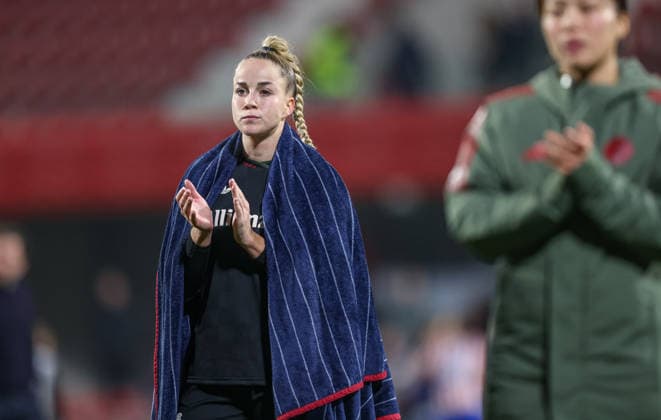 ESP, Madrid, Atletico Madrid vs FC Bayern München, Women s Champions League, Fussball, UEFA, Spielzeit 2025 2026, Centro Deportivo Wanda Alcala de Henares, 5. Spieltag im Bild: Enttäuschung und Frust bei FC Bayern München Frauen nach dem 2:2 nach Toren in Madrid gegen Atletico, Giulia Gwinn (Bayern München 7) DFB DFL REGULATIONS PROHIBIT ANY USE OF PHOTOGRAPHS AS IMAGE SEQUENCES AND OR QUASI-VIDEO, 10.12.2025 Copyright: HMBxMedia HendrikxHamelau