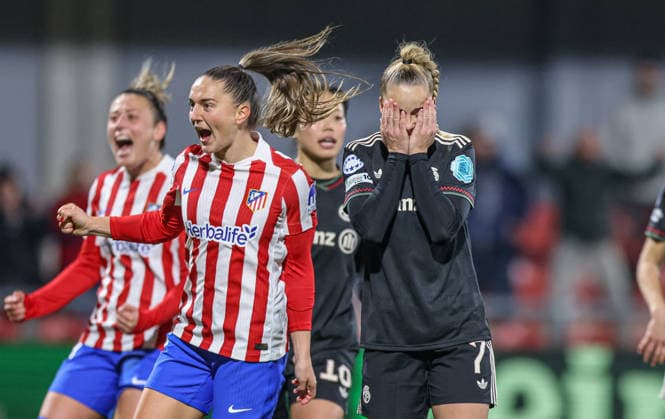 ESP, Madrid, Atletico Madrid vs FC Bayern München, Women s Champions League, Fussball, UEFA, Spielzeit 2025 2026, Centro Deportivo Wanda Alcala de Henares, 5. Spieltag im Bild: Giulia Gwinn (Bayern München 7) verschießt einen Elfmeter, Frust und Trauer DFB DFL REGULATIONS PROHIBIT ANY USE OF PHOTOGRAPHS AS IMAGE SEQUENCES AND OR QUASI-VIDEO, 10.12.2025 Copyright: HMBxMedia HendrikxHamelau
