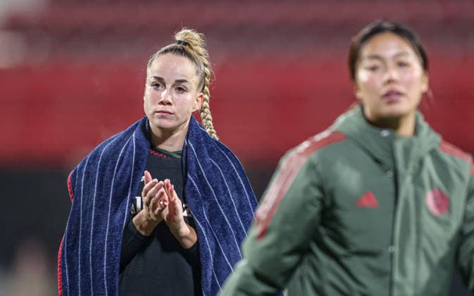 ESP, Madrid, Atletico Madrid vs FC Bayern München, Women s Champions League, Fussball, UEFA, Spielzeit 2025 2026, Centro Deportivo Wanda Alcala de Henares, 5. Spieltag im Bild: Enttäuschung und Frust beim FC Bayern München nach dem 2:2 gegen Atletico Madrid, Giulia Gwinn (Bayern München 7) DFB DFL REGULATIONS PROHIBIT ANY USE OF PHOTOGRAPHS AS IMAGE SEQUENCES AND OR QUASI-VIDEO, 10.12.2025 Copyright: HMBxMedia HendrikxHamelau
