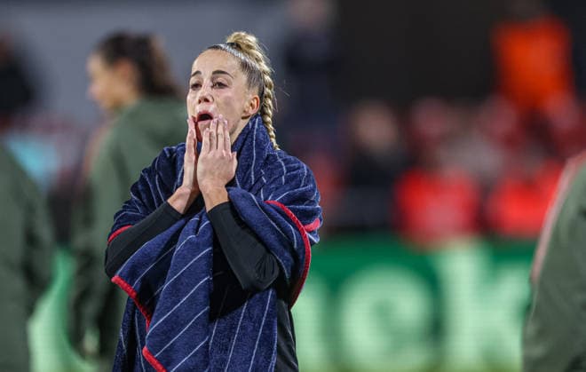 ESP, Madrid, Atletico Madrid vs FC Bayern München, Women s Champions League, Fussball, UEFA, Spielzeit 2025 2026, Centro Deportivo Wanda Alcala de Henares, 5. Spieltag im Bild: Enttäuschung und Frust beim FC Bayern München nach dem 2:2 gegen Atletico Madrid, Giulia Gwinn (Bayern München 7) DFB DFL REGULATIONS PROHIBIT ANY USE OF PHOTOGRAPHS AS IMAGE SEQUENCES AND OR QUASI-VIDEO, 10.12.2025 Copyright: HMBxMedia HendrikxHamelau