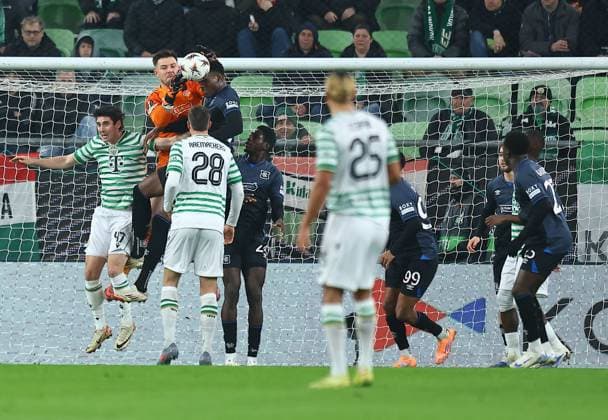 Jack Butland of Rangers spills the ball Ferencvaros v Rangers, UEFA Europa League, Group Stage, Football, Groupama Arena, Budapest, Hungary - 11 Dec 2025Budapest Groupama Arena Hungary EDITORIAL USE ONLY No use with unauthorised audio, video, data, fixture lists, club league logos or live services. Online in-match use limited to 120 images, no video emulation. No use in betting, games or single club league player publications. Copyright: xMichaelxZemanek Shutterstockx 16080575l