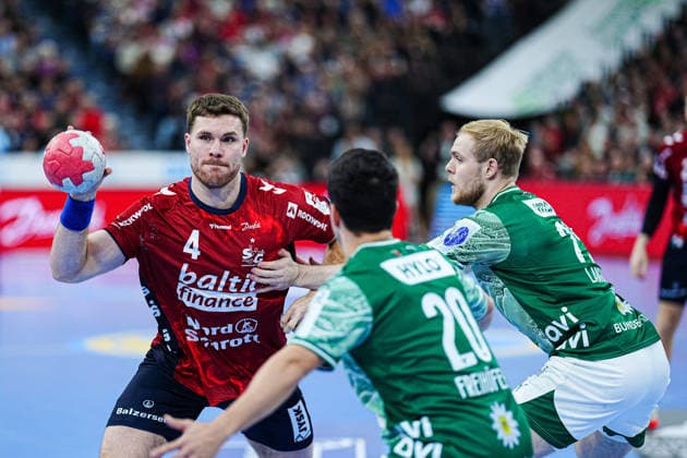 Johannes Golla (SG Flensburg-Handewitt, 04), Matthes Langhoff (Fuechse Berlin, 25) GER, SG Flensburg-Handewitt vs. Fuechse Berlin, Handball, Bundesliga, Spieltag 16, Saison 2026 2026, 11.12.2025 GER, SG Flensburg-Handewitt vs. Fuechse Berlin, Handball, Bundesliga, Spieltag 16, Saison 2026 2026, 11.12.2025 Flensburg Copyright: xEibner-Pressefoto MarcelxvonxFehrnx EP_MFN