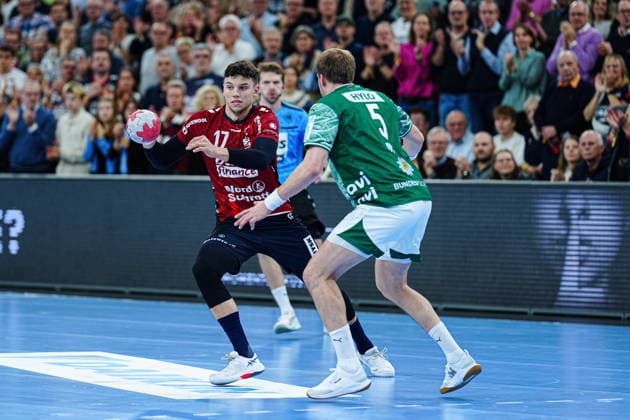 Marco Grgic (SG Flensburg-Handewitt, 17), Max Darj (Fuechse Berlin, 05) GER, SG Flensburg-Handewitt vs. Fuechse Berlin, Handball, Bundesliga, Spieltag 16, Saison 2026 2026, 11.12.2025 GER, SG Flensburg-Handewitt vs. Fuechse Berlin, Handball, Bundesliga, Spieltag 16, Saison 2026 2026, 11.12.2025 Flensburg Copyright: xEibner-Pressefoto MarcelxvonxFehrnx EP_MFN