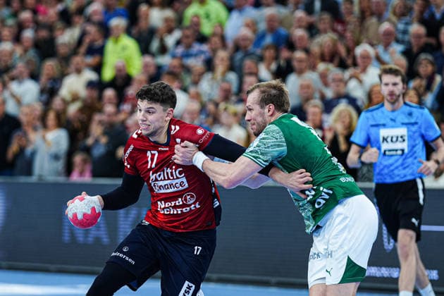 Marco Grgic (SG Flensburg-Handewitt, 17), Max Darj (Fuechse Berlin, 05) GER, SG Flensburg-Handewitt vs. Fuechse Berlin, Handball, Bundesliga, Spieltag 16, Saison 2026 2026, 11.12.2025 GER, SG Flensburg-Handewitt vs. Fuechse Berlin, Handball, Bundesliga, Spieltag 16, Saison 2026 2026, 11.12.2025 Flensburg Copyright: xEibner-Pressefoto MarcelxvonxFehrnx EP_MFN