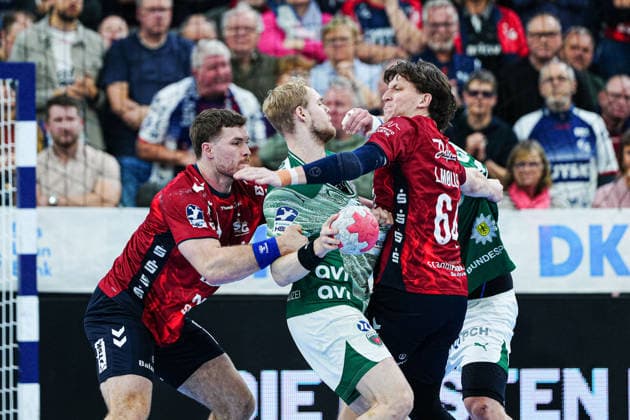 Johannes Golla (SG Flensburg-Handewitt, 04), Matthes Langhoff (Fuechse Berlin, 25), Lasse Moeller (SG Flensburg-Handewitt, 64) GER, SG Flensburg-Handewitt vs. Fuechse Berlin, Handball, Bundesliga, Spieltag 16, Saison 2026 2026, 11.12.2025 GER, SG Flensburg-Handewitt vs. Fuechse Berlin, Handball, Bundesliga, Spieltag 16, Saison 2026 2026, 11.12.2025 Flensburg Copyright: xEibner-Pressefoto MarcelxvonxFehrnx EP_MFN
