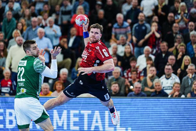 Wurf Tor Johannes Golla (SG Flensburg-Handewitt, 04) GER, SG Flensburg-Handewitt vs. Fuechse Berlin, Handball, Bundesliga, Spieltag 16, Saison 2026 2026, 11.12.2025 GER, SG Flensburg-Handewitt vs. Fuechse Berlin, Handball, Bundesliga, Spieltag 16, Saison 2026 2026, 11.12.2025 Flensburg Copyright: xEibner-Pressefoto MarcelxvonxFehrnx EP_MFN