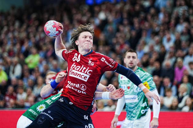 Wurf Tor Lasse Moeller (SG Flensburg-Handewitt, 64) GER, SG Flensburg-Handewitt vs. Fuechse Berlin, Handball, Bundesliga, Spieltag 16, Saison 2026 2026, 11.12.2025 GER, SG Flensburg-Handewitt vs. Fuechse Berlin, Handball, Bundesliga, Spieltag 16, Saison 2026 2026, 11.12.2025 Flensburg Copyright: xEibner-Pressefoto MarcelxvonxFehrnx EP_MFN