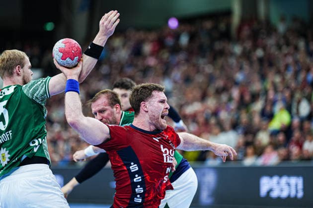 Wurf Tor Johannes Golla (SG Flensburg-Handewitt, 04) GER, SG Flensburg-Handewitt vs. Fuechse Berlin, Handball, Bundesliga, Spieltag 16, Saison 2026 2026, 11.12.2025 GER, SG Flensburg-Handewitt vs. Fuechse Berlin, Handball, Bundesliga, Spieltag 16, Saison 2026 2026, 11.12.2025 Flensburg Copyright: xEibner-Pressefoto MarcelxvonxFehrnx EP_MFN