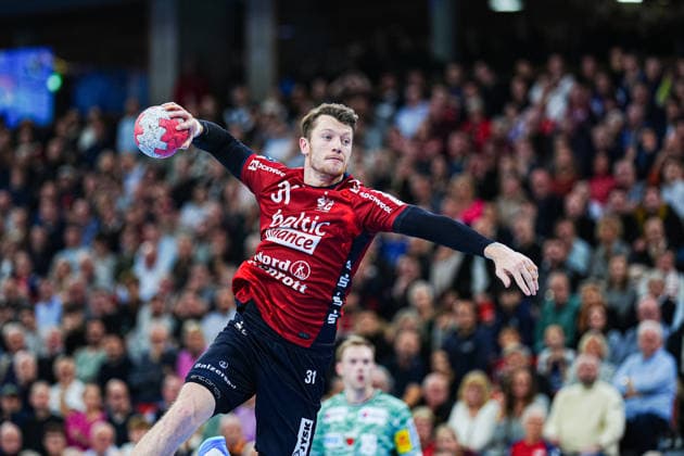 Wurf Tor Emil Manfeldt Jakobsen (SG Flensburg-Handewitt, 31) GER, SG Flensburg-Handewitt vs. Fuechse Berlin, Handball, Bundesliga, Spieltag 16, Saison 2026 2026, 11.12.2025 GER, SG Flensburg-Handewitt vs. Fuechse Berlin, Handball, Bundesliga, Spieltag 16, Saison 2026 2026, 11.12.2025 Flensburg Copyright: xEibner-Pressefoto MarcelxvonxFehrnx EP_MFN