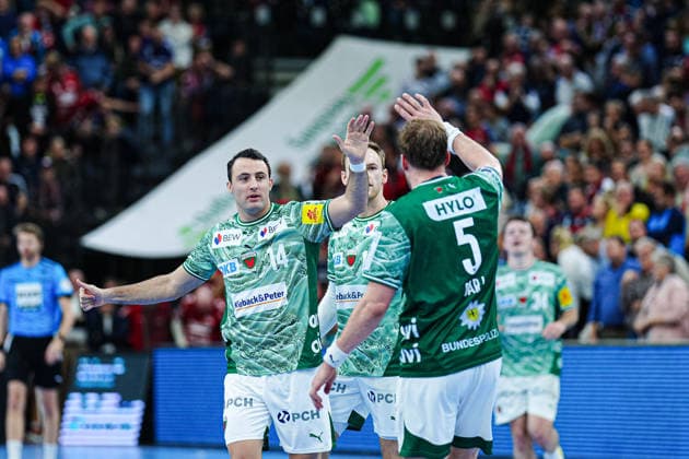 Aitor Arino (Fuechse Berlin, 14), Mathias Gidsel (Fuechse Berlin, 19), Max Darj (Fuechse Berlin, 05) GER, SG Flensburg-Handewitt vs. Fuechse Berlin, Handball, Bundesliga, Spieltag 16, Saison 2026 2026, 11.12.2025 GER, SG Flensburg-Handewitt vs. Fuechse Berlin, Handball, Bundesliga, Spieltag 16, Saison 2026 2026, 11.12.2025 Flensburg Copyright: xEibner-Pressefoto MarcelxvonxFehrnx EP_MFN