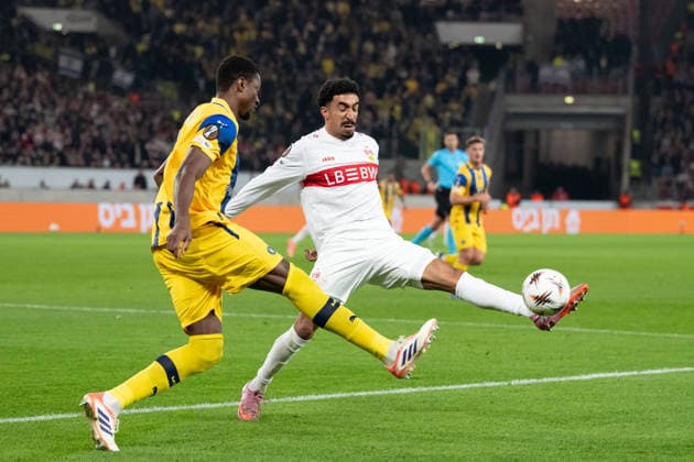 v.li. Mohamed Ali Camara (Maccabi Tel Aviv, 05), Tiago Tomas (VfB Stuttgart, 08) GER, VfB Stuttgart vs. Maccabi Tel Aviv, Fussball, UEFA Europa League, Herren, 6. Spieltag, Spielzeit 2025 2026, 11.12.2025, GER, VfB Stuttgart vs. Maccabi Tel Aviv, Fussball, UEFA Europa League, Herren, 6. Spieltag, Spielzeit 2025 2026, 11.12.2025 Stuttgart Copyright: xEibner-Pressefoto WolfgangxFrankx EP_WFK