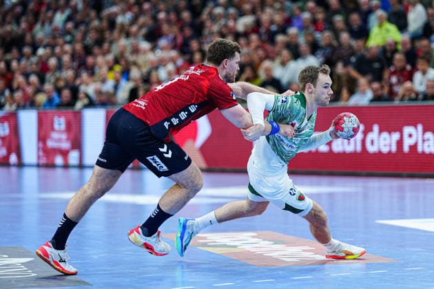 Johannes Golla (SG Flensburg-Handewitt, 04), Mathias Gidsel (Fuechse Berlin, 19) GER, SG Flensburg-Handewitt vs. Fuechse Berlin, Handball, Bundesliga, Spieltag 16, Saison 2026 2026, 11.12.2025 GER, SG Flensburg-Handewitt vs. Fuechse Berlin, Handball, Bundesliga, Spieltag 16, Saison 2026 2026, 11.12.2025 Flensburg Copyright: xEibner-Pressefoto MarcelxvonxFehrnx EP_MFN