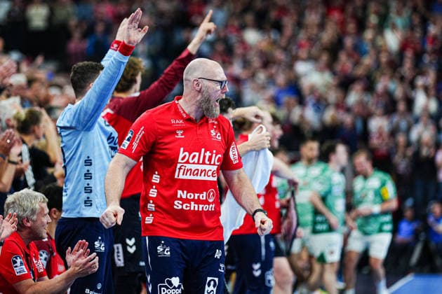 Torjubel Ales Pajovic (SG Flensburg-Handewitt, Trainer) GER, SG Flensburg-Handewitt vs. Fuechse Berlin, Handball, Bundesliga, Spieltag 16, Saison 2026 2026, 11.12.2025 GER, SG Flensburg-Handewitt vs. Fuechse Berlin, Handball, Bundesliga, Spieltag 16, Saison 2026 2026, 11.12.2025 Flensburg Copyright: xEibner-Pressefoto MarcelxvonxFehrnx EP_MFN