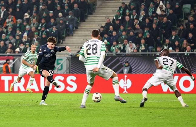 Findlay Curtis of Rangers has a shot Ferencvaros v Rangers, UEFA Europa League, Group Stage, Football, Groupama Arena, Budapest, Hungary - 11 Dec 2025Budapest Groupama Arena Hungary EDITORIAL USE ONLY No use with unauthorised audio, video, data, fixture lists, club league logos or live services. Online in-match use limited to 120 images, no video emulation. No use in betting, games or single club league player publications. Copyright: xMichaelxZemanek Shutterstockx 16080575bk