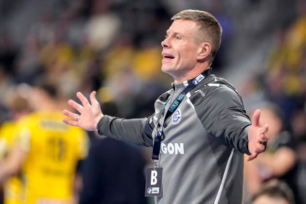 Gudjon Valur Sigurdsson (Trainer, Cheftrainer, VfL Gummersbach), Einzelbild, Einzelfoto, Aktion, Action, enttäuscht schauend, Enttäuschung, Frustration, disappointed, pessimistisch, 11.12.2025, Mannheim (Deutschland), Handball, Bundesliga, Rhein-Neckar Löwen - VfL Gummersbach