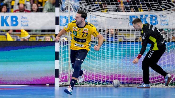 Torschütze Dani Baijens (RNL, 77), Spieler der Rhein-Neckar-Löwen, jubelt über ein Tor, Jubel, jubeln, Torjubel, Torerfolg, celebrate the goal, goal, celebration, jubelt ueber das Tor, Freuen, Freude, freut sich, optimistisch, positiv, Spielszene, Highlight, Einzelbild, Einzelfoto, Aktion, Action, 11.12.2025, Mannheim (Deutschland), Handball, Bundesliga, Rhein-Neckar Löwen - VfL Gummersbach