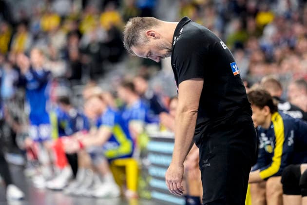 Maik Machulla (Trainer, Cheftrainer, RNL), Einzelbild, Einzelfoto, Aktion, Action, enttäuscht schauend, Enttäuschung, Frustration, disappointed, pessimistisch, 11.12.2025, Mannheim (Deutschland), Handball, Bundesliga, Rhein-Neckar Löwen - VfL Gummersbach
