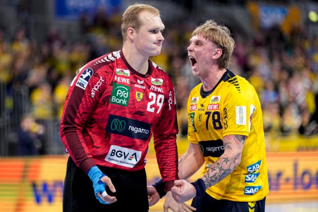 v.li.: David Späth (Torwart, RNL, 29), Edwin Aspenbäck (RNL, 78), Spieler der Rhein-Neckar-Löwen, Jubel, jubeln, jubelt, celebration, Freude, freuen, freut sich, zuversichtlich, optimistisch, positiv, Spielszene, Aktion, Action, 11.12.2025, Mannheim (Deutschland), Handball, Bundesliga, Rhein-Neckar Löwen - VfL Gummersbach