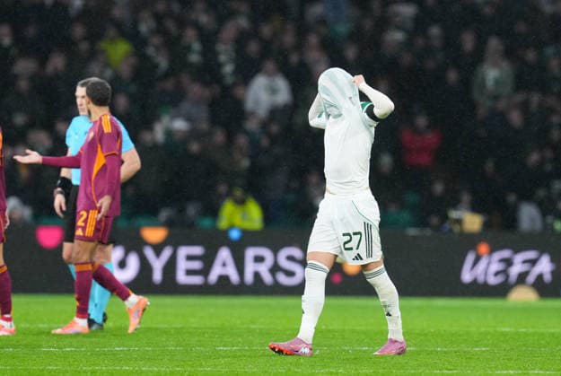 Arne Engels of Celtic reacts after missing a penalty kick just before half-time. Celtic v Roma, UEFA Europa League, Group Stage, Football, Celtic Park, Glasgow, Scotland, UK - 11 Dec 2025Glasgow Celtic Park United Kingdom EDITORIAL USE ONLY No use with unauthorised audio, video, data, fixture lists, club league logos or live services. Online in-match use limited to 120 images, no video emulation. No use in betting, games or single club league player publications. Copyright: xStuartxWallace Shutterstockx 16080577cb