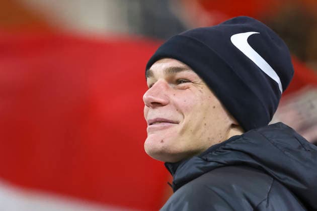 Philipp Lienhart (SC Freiburg, 03) nach dem Spiel bei den Fans , Deutschland, Fussball, UEFA Europa League, 6. Spieltag, 2025 2026, SC Freiburg vs. RB Salzburg, 11.12.2025, Europa-Park Stadion (Freiburg), Freiburg im Breisgau, Deutschland Freiburg im Breisgau Europa-Park Stadion (Freiburg) Baden-Württemberg Deutschland Copyright: xGrantxHubbsx