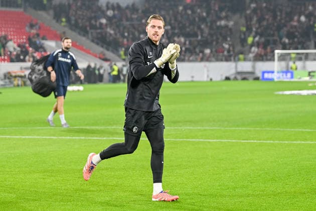 Florian Mueller (SC Freiburg, 21) GER, SC Freiburg - FC Salzburg, Fussball, Europa League, 6. Spieltag, Saison 2025 2026, 11.12.2025 GER, SC Freiburg - FC Salzburg, Fussball, Europa League, 6. Spieltag, Saison 2025 2026, 11.12.2025 Freiburg Copyright: xEibner-Pressefoto ThomasxHessx EP_THS