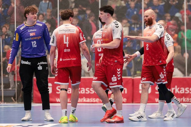 12.12.2025, Handball, Saison 2025 2026, 2. Handball Bundesliga, 15. Spieltag, TuSEM Essen - TuS N-Lübbecke, v. l. Torwart Finn Knaack (TuSEM Essen), Felix Göttler (TuSEM Essen), Valentin Willner (TuSEM Essen), Alexander Becker (TuSEM Essen), Essen Am Hallo NRW Deutschland xRHR-FOTO DEx Copyright: DennisxEwert RHR-FOTOx RHR-FOTO DE