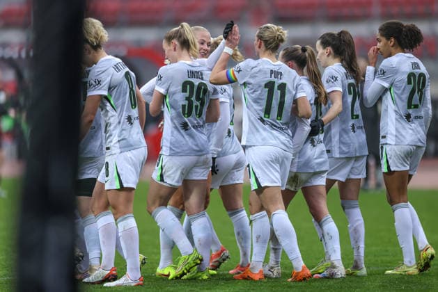 GER, Nürnberg, 1. FC Nürnberg vs VfL Wolfsburg, Google Pixel Bundesliga, Fussball, DFB, Spielzeit 2025 2026, Max-Morlock-Stadion, 13. Spieltag im Bild: Alexandra Popp (VfL Wolfsburg 11) erzielt das Tor zum 0:1, Jubel und Freude DFB DFL REGULATIONS PROHIBIT ANY USE OF PHOTOGRAPHS AS IMAGE SEQUENCES AND OR QUASI-VIDEO, 13.12.2025 Copyright: HMBxMedia HendrikxHamelau