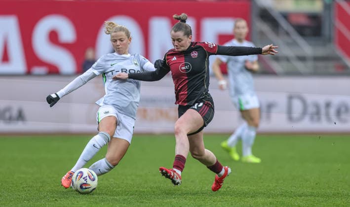 GER, Nürnberg, 1. FC Nürnberg vs VfL Wolfsburg, Google Pixel Bundesliga, Fussball, DFB, Spielzeit 2025 2026, Max-Morlock-Stadion, 13. Spieltag im Bild v.l.: Justine Kielland (VfL Wolfsburg 18), Jacqueline Baumgärtel (1. FC Nürnberg Frauen 20), Zweikampf DFB DFL REGULATIONS PROHIBIT ANY USE OF PHOTOGRAPHS AS IMAGE SEQUENCES AND OR QUASI-VIDEO, 13.12.2025 Copyright: HMBxMedia HendrikxHamelau