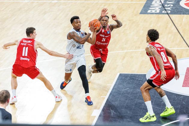 Richard Balint (BMA365 Bamberg Baskets, 11), Damariae Horne (MLP Academics Heidelberg, 0), Cobe Williams (BMA365 Bamberg Baskets, 24), Demarcus Demonia (BMA365 Bamberg Baskets, 08), BMA365 Bamberg Baskets vs. MLP Academics Heidelberg, Basketball, easyCredit BBL, 10. Spieltag, 13.12.2025 BMA365 Bamberg Baskets vs. MLP Academics Heidelberg, Basketball, easyCredit BBL, 10. Spieltag, 13.12.2025 Bamberg Copyright: xEibner-Pressefoto G.xSantemizx EP_EER