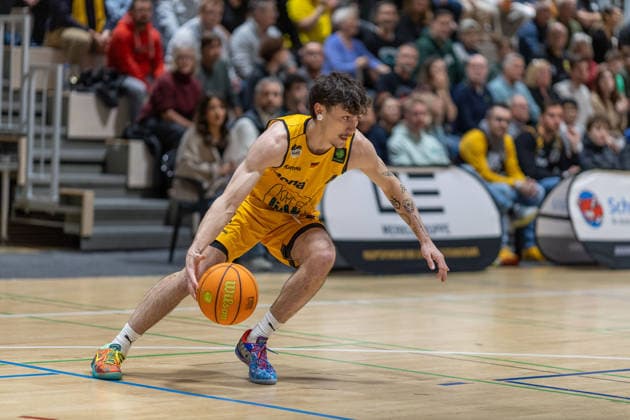 Gian Bahattin Aydinoglu (Bozic Estriche Knights Kirchheim, 04) GER, Bozic Estriche Knights Kirchheim vs. Phoenix Hagen, BARMER 2. Basketball Bundesliga, 12. Spieltag, Saison 2025 2026, 13.12.2025 GER, Bozic Estriche Knights Kirchheim vs. Phoenix Hagen, BARMER 2. Basketball Bundesliga, 12. Spieltag, Saison 2025 2026, 13.12.2025 Kirchheim an der Teck Copyright: xEibner-Pressefoto NinaxSanderx EP_NSR