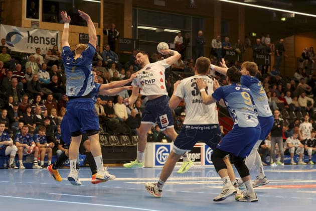 13.12.2025, Herren, Handball, Saison 2025 2026, 2. Handball-Bundesliga, 15. Spieltag: TV Grosswallstadt - 1. VfL Potsdam v.li. Patrick Gempp ( 7, TV Großwallstadt), Finn Wullenweber ( 20, TV Großwallstadt), Jannek Klein ( 17, VfL Potsdam) Elsenfeld Untermainhalle Bayern Deutschland