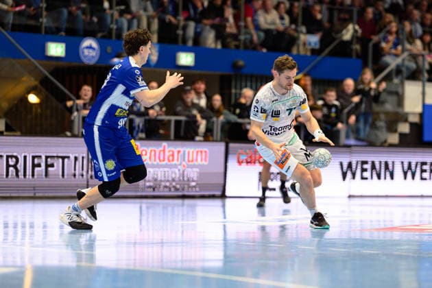 David, Schmidt (Rueckraum Rechts, Frisch Auf Goeppingen, 77), Tillman, Leu (Kreislaeufer, ThSV Eisenach, 99) GER, ThSV Eisenach gegen FRISCH AUF! Göppingen, 1. Daikin Handballbundesliga, Handball, 17.Spieltag, Saison 2025 2026, 13.12.2025 GER, ThSV Eisenach gegen FRISCH AUF! Göppingen, 1. Daikin Handballbundesliga, Handball, 17.Spieltag, Saison 2025 2026, 13.12.2025 Eisenach Copyright: xEibner-Pressefoto MartinxHerbstx EP_MHT