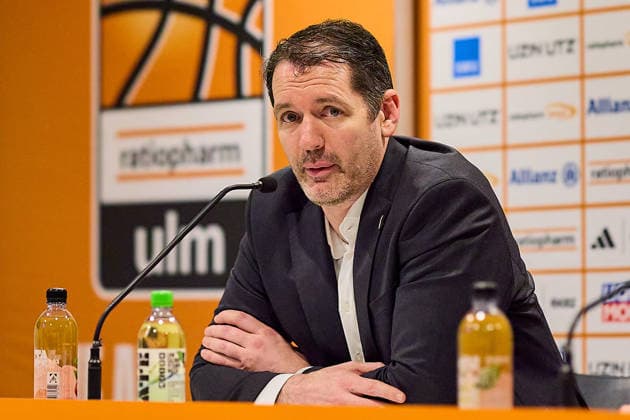 Ty Harrelson (ratiopharm ulm, Head Coach) in der Pressekonferenz, PK GER, ratiopharm ulm vs. RASTA Vechta, Basketball, 10. Spieltag, EasyCredit Bundesliga, Spielzeit 2025 2026, 13.12.2025 GER, ratiopharm ulm vs. RASTA Vechta, Basketball, 10. Spieltag, EasyCredit Bundesliga, Spielzeit 2025 2026, 13.12.2025 Neu-Ulm Copyright: xEibner-Pressefoto GeraldxOelze-dexStoppanyx EP_ODS